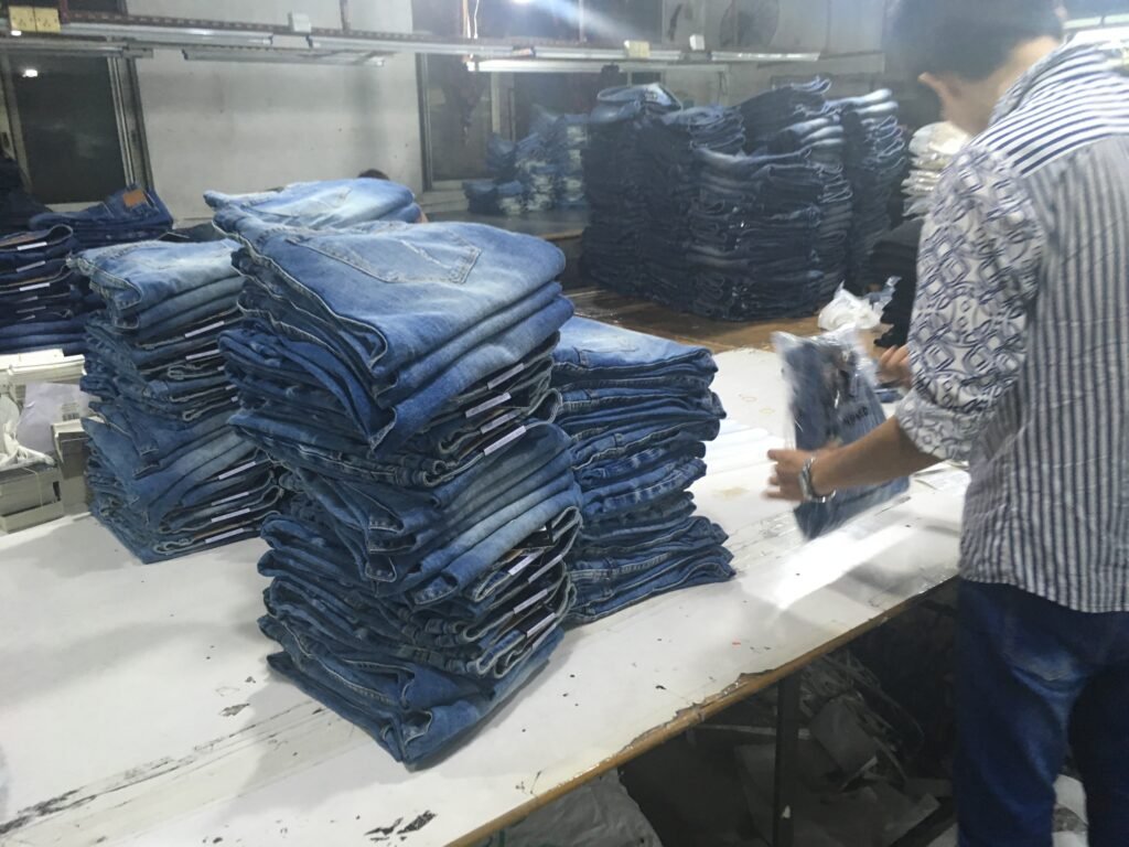 Are you looking for a jeans supplier and manufacturer in China or want to know how to find jeans makers, manufacturers and suppliers in China? Contact JUAJEANS, the best jeans factory in China